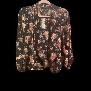 Zenobia Short Cardigan Size 3X Fits more like a XL